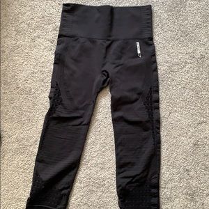 Gym shark crop leggings